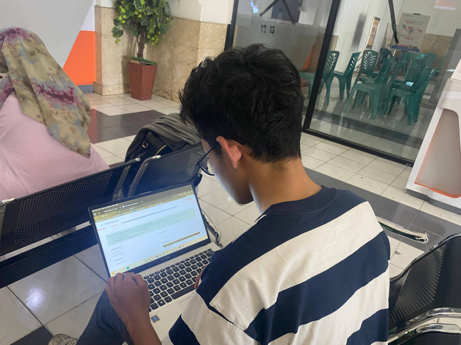 Cerita Pejuang CPNS Jogja: Tempuh 17 Km saat Subuh ke Kantor Pos Demi E-meterai - kumparan.com