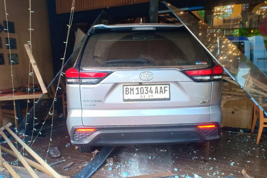 Pengemudi Mobil yang Tabrak Restoran Jepang di Senopati Masih Buron - kumparan.com
