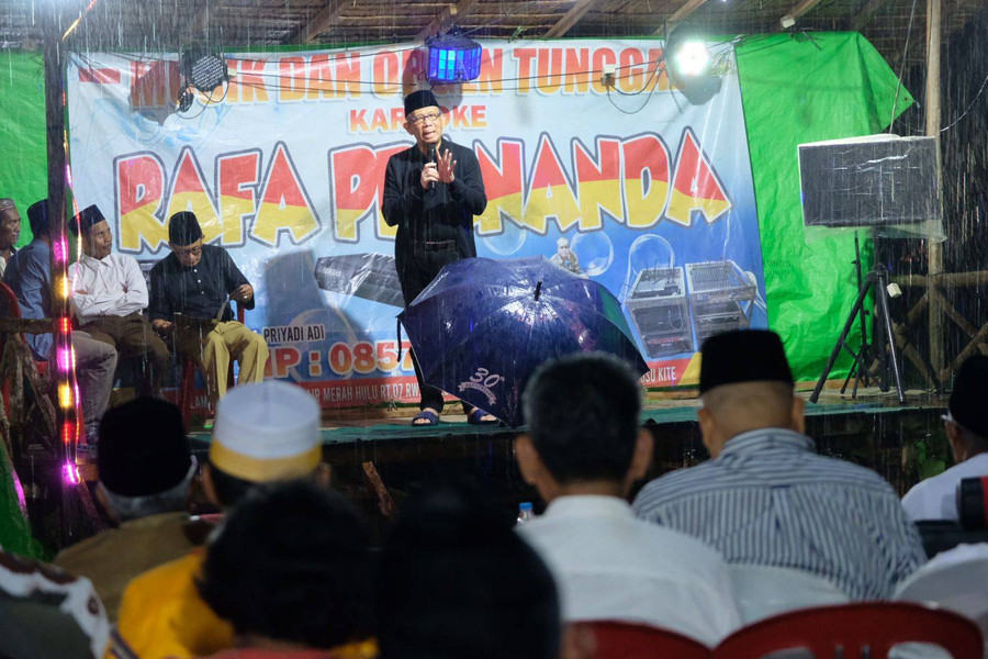 Silaturahmi dengan Masyarakat Pangmilang, Midji Kenalkan Cawagub Didi - kumparan.com