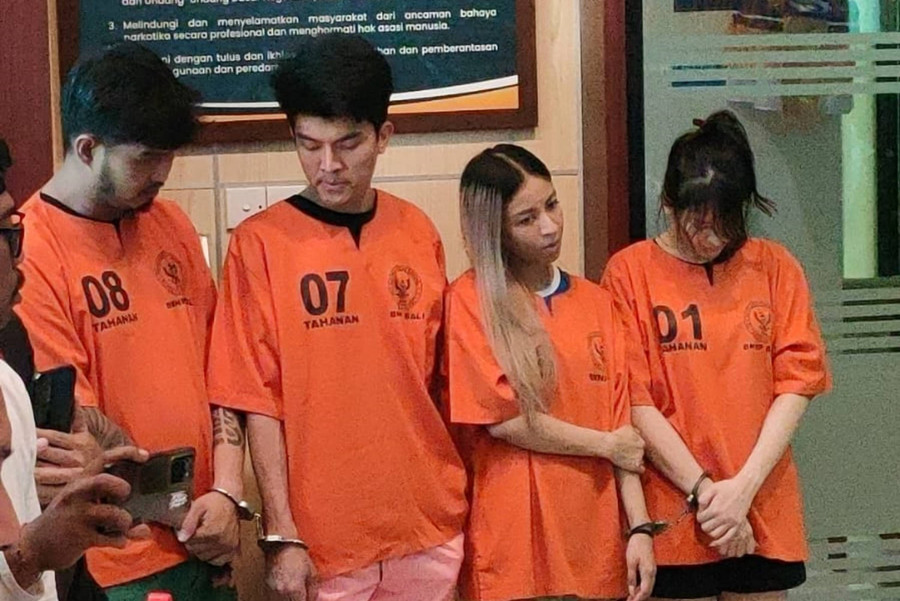 Selundupkan Ekstasi dalam Serbuk Kolagen, Sejoli Asal Thailand Ditangkap di Bali - kumparan.com
