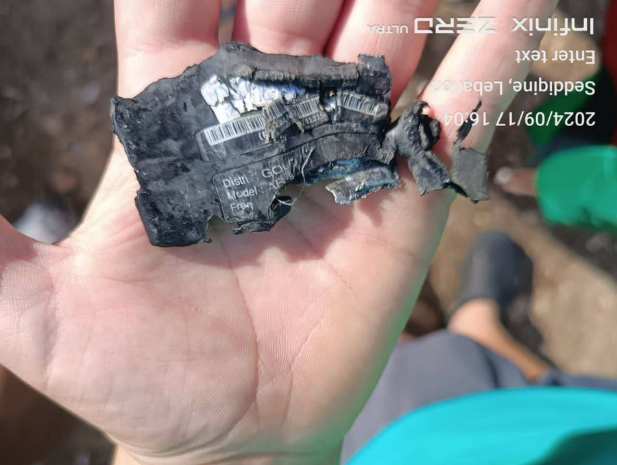 Bagaimana Mossad Bisa Taruh Peledak di 5.000 Pager yang Meledak di Lebanon?