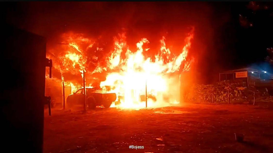 Bengkel Terbakar di Sungai Durian, Warga Sempat Dengar Ledakan - kumparan.com