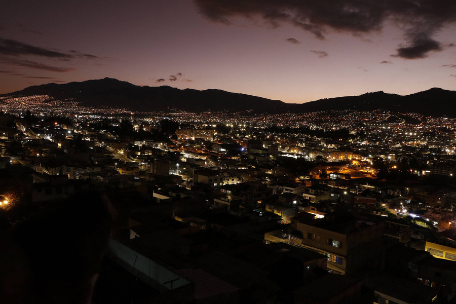 Foto: Ekuador Lakukan Pemadaman Listrik Nasional, Gelap Selama 8 Jam - kumparan.com