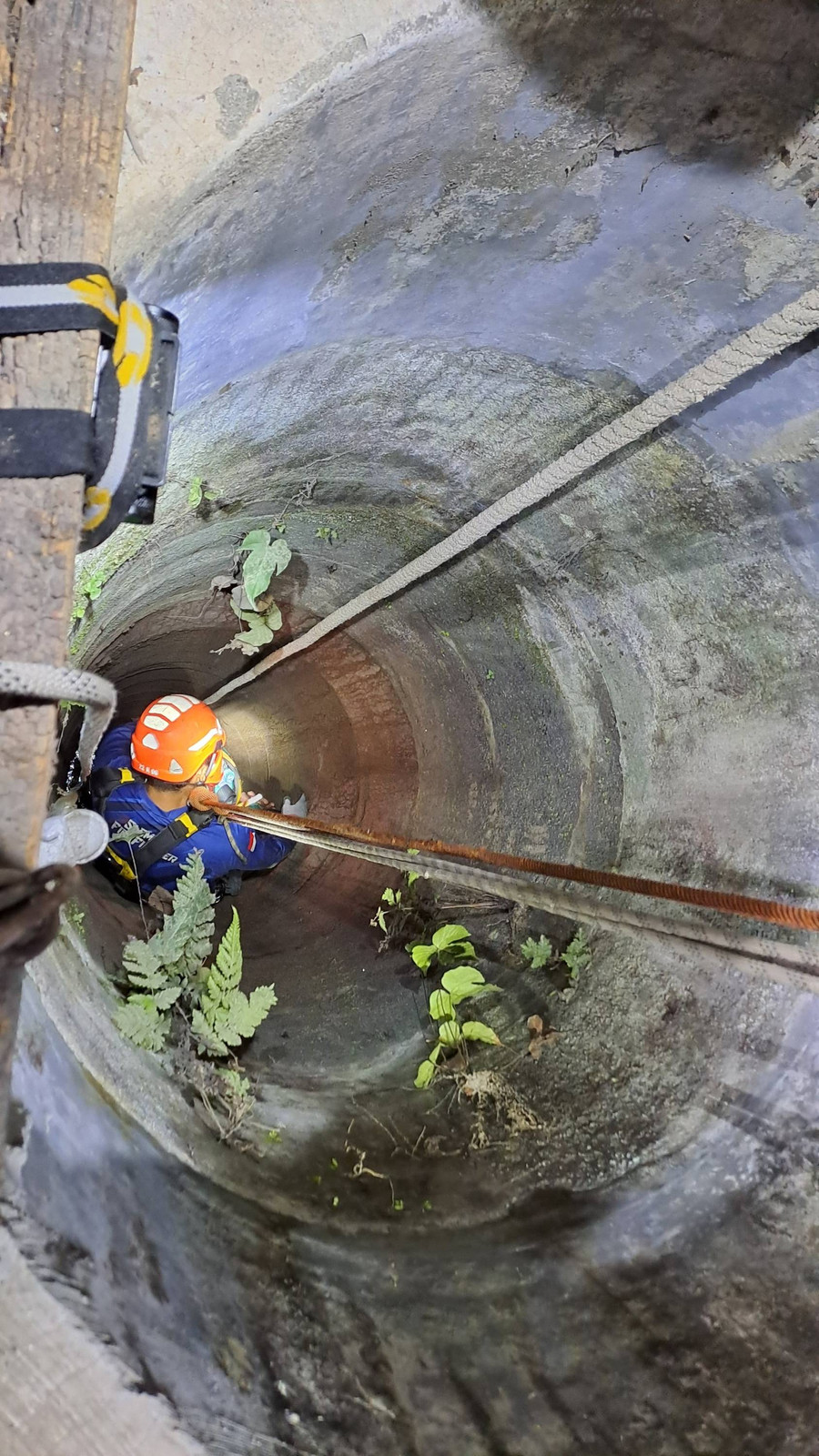 Momen Penyelamatan Nenek di Sleman Jatuh ke Sumur Sedalam 9 Meter - kumparan.com