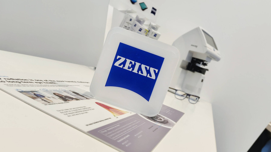 Apa itu Zeiss? Teknologi Kamera dan Lensa yang Dipakai vivo V40 5G - kumparan.com