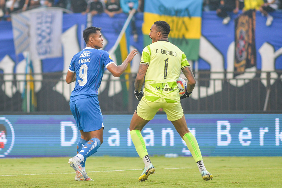 Bobotoh Serbu Lapangan, Stadion Si Jalak Harupat Rusuh Usai Persib vs Persija