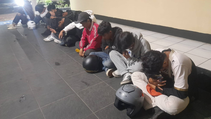 Oknum Suporter Bola Rusak Rumah Pendukung Persib di Sukabumi - kumparan.com