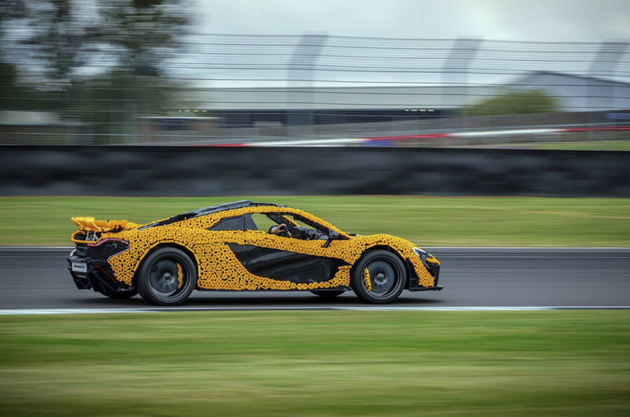 Foto: Geber Lego McLaren P1 di Sirkuit Silverstone, Top Speed Cuma 64 Km/jam - kumparan.com
