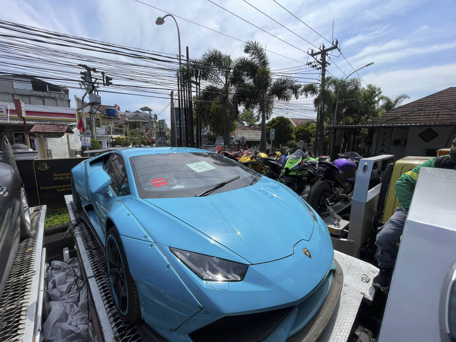 Jaksa Eksekusi Aset Doni Salmanan, Porsche hingga Ducati Dirampas untuk Negara - kumparan.com