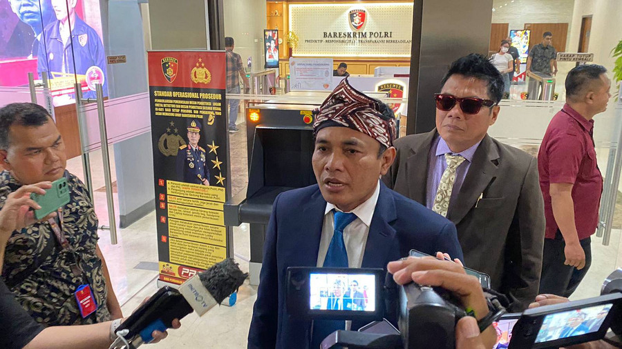 Pasbata Jokowi Adukan Roy Suryo ke Bareskrim Terkait Ucapannya soal Fufufafa - kumparan.com