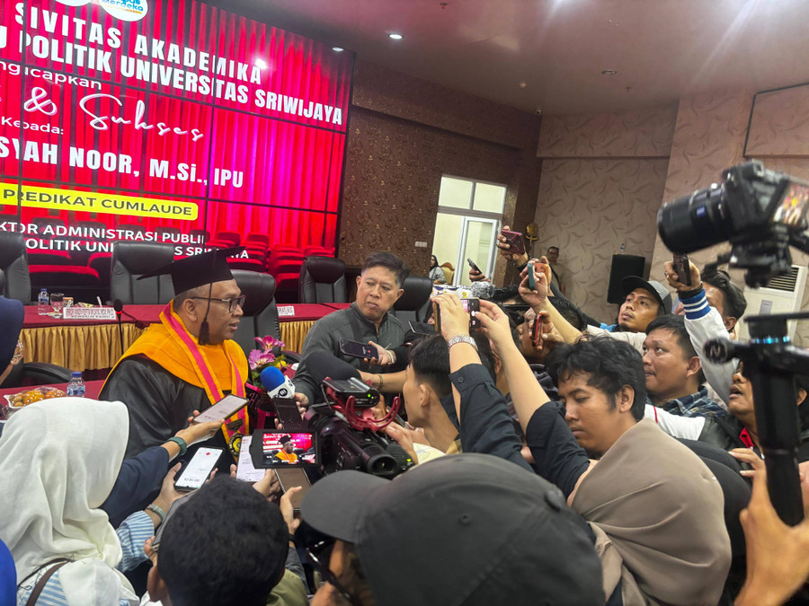 Wamenaker, Afriansyah, Raih Gelar Doktor dari UNSRI - kumparan.com