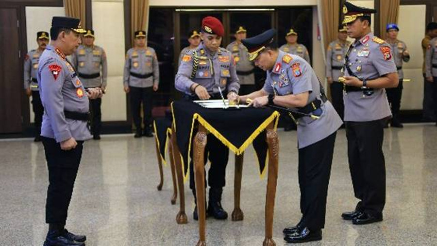 Kapolri Lantik Irjen Pol Roycke Harry Langie Sebagai Kapolda Sulut - kumparan.com