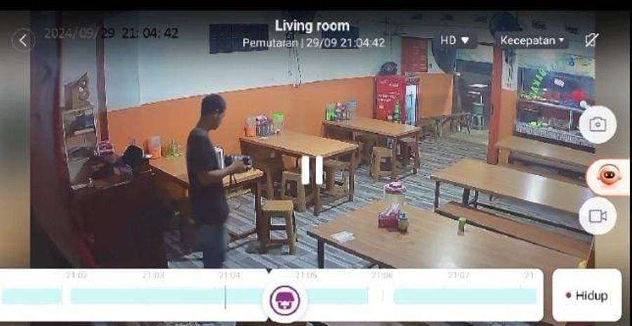Modus Beli Makanan, Pria di Lampung Terekam CCTV Mengambil Tas Pemilik Warung - kumparan.com