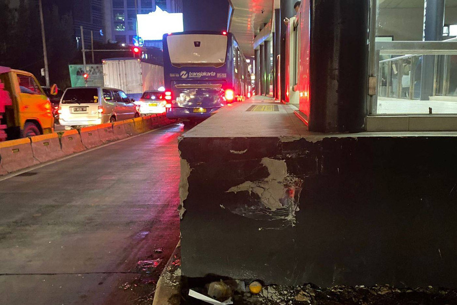 Pria yang Acungkan Golok ke Bus TransJ di Sarinah Punya Gangguan Jiwa - kumparan.com