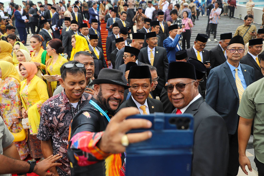 Foto: Euforia Anggota DPR 2024-2029 Usai Resmi Dilantik - kumparan.com