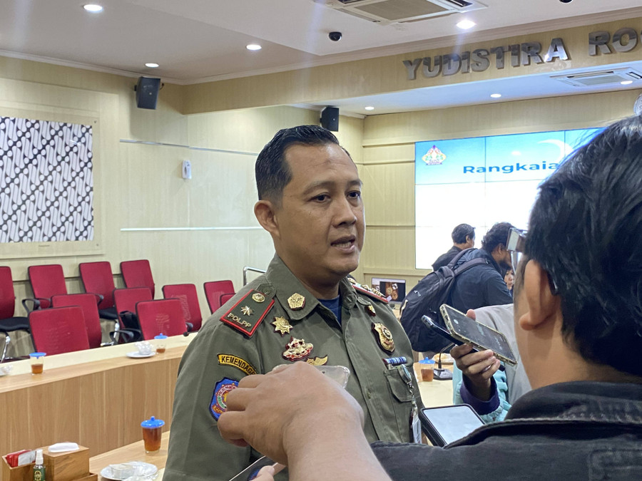 Ramai Manusia Silver di Yogya Gebrak Mobil, Satpol PP Larang Warga Beri Uang - kumparan.com