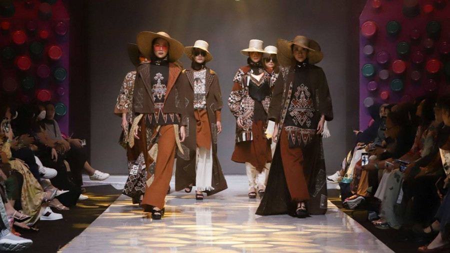 Hari Batik Nasional: Lampung Kaya akan Ragam Motif Batik Tulis - kumparan.com