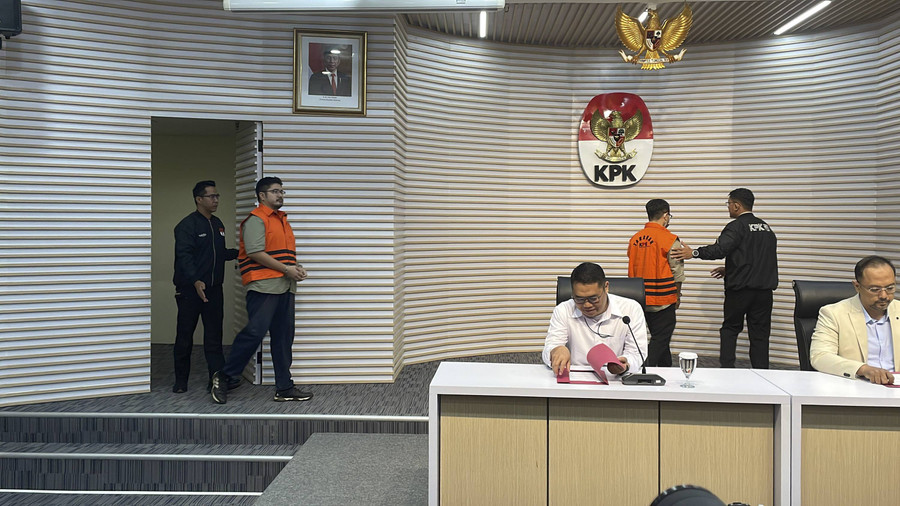 KPK Tahan 2 Tersangka Dugaan Korupsi Pengadaan APD yang Rugikan Negara Rp 319 M - kumparan.com