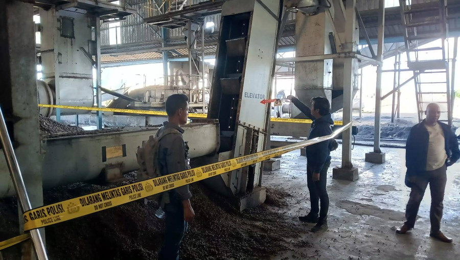 Pria di Kubu Raya Ditemukan Meninggal dalam Mesin Pemisah Cangkang Kelapa Sawit - kumparan.com