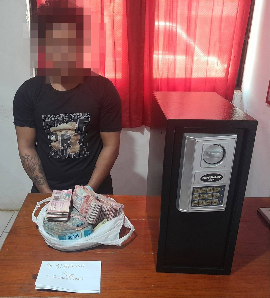 Bandar Sabu di Desa Air Upas Simpan Uang Rp 91 Juta Dalam Brankas Besi di Rumah - kumparan.com
