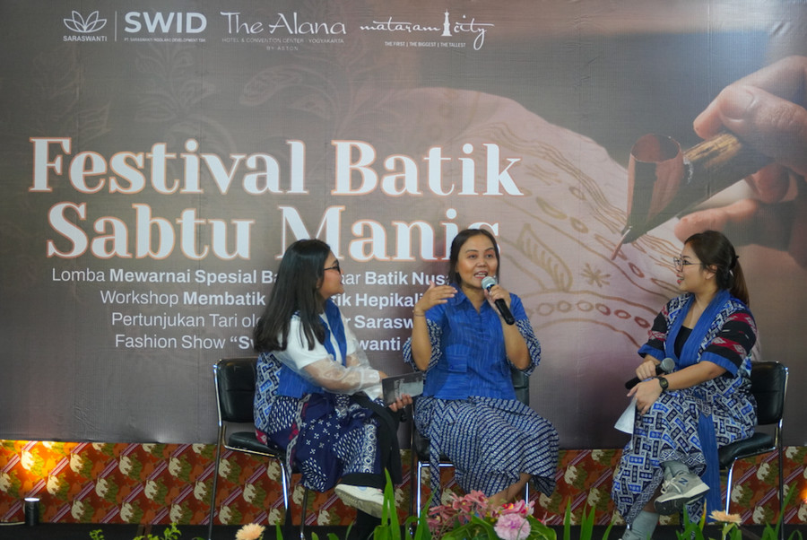 Fashion Show Swarna Saraswanti ke-2: Rayakan Keindangan Batik di Mataram City - kumparan.com