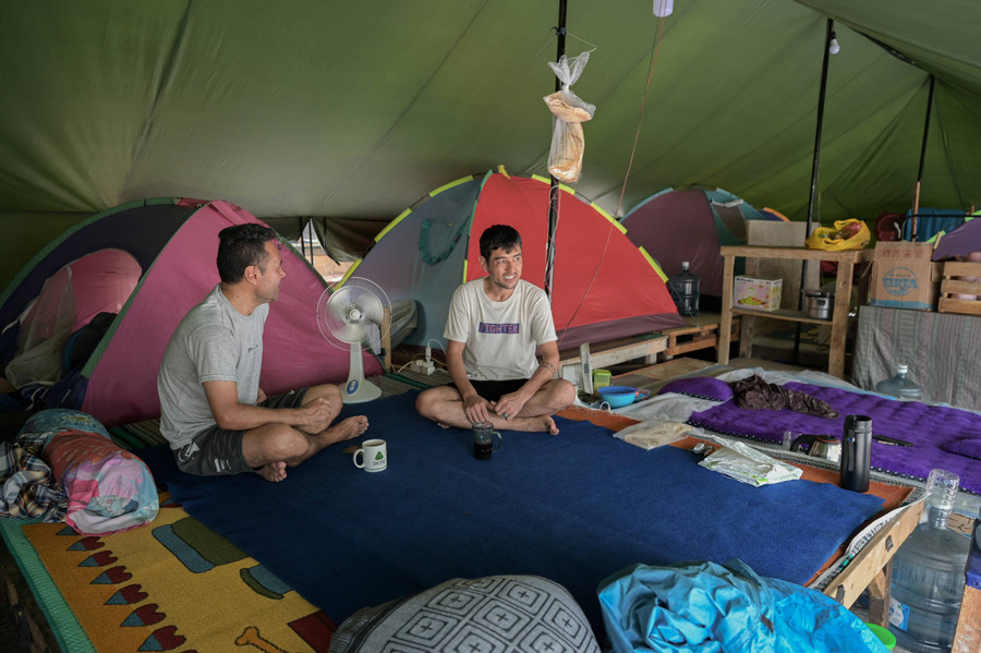 Foto: Pencari Suaka Dirikan Tenda Penampungan di Pengungsian Sementara Kalideres - kumparan.com