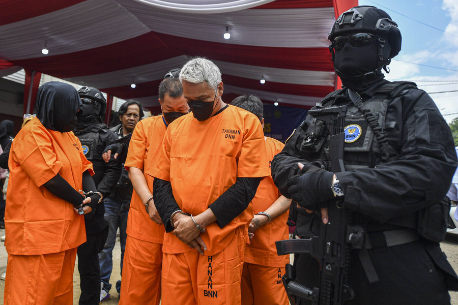 Foto: BNN Tangkap 4 Tersangka Pencucian Uang Hasil Jualan Sabu di Palembang - kumparan.com