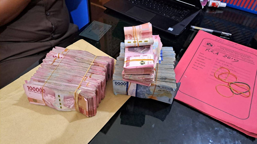 Kisah SMKN 1 Klungkung: Digeledah atas Dugaan Korupsi, Ketahuan Nahan Ijazah - kumparan.com