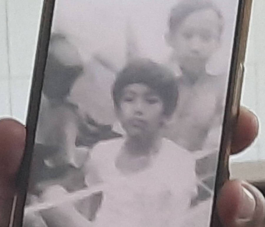 Jokowi Napak Tilas ke SMPN 1 Surakarta, Temannya Tunjukkan Foto Jokowi Kecil - kumparan.com