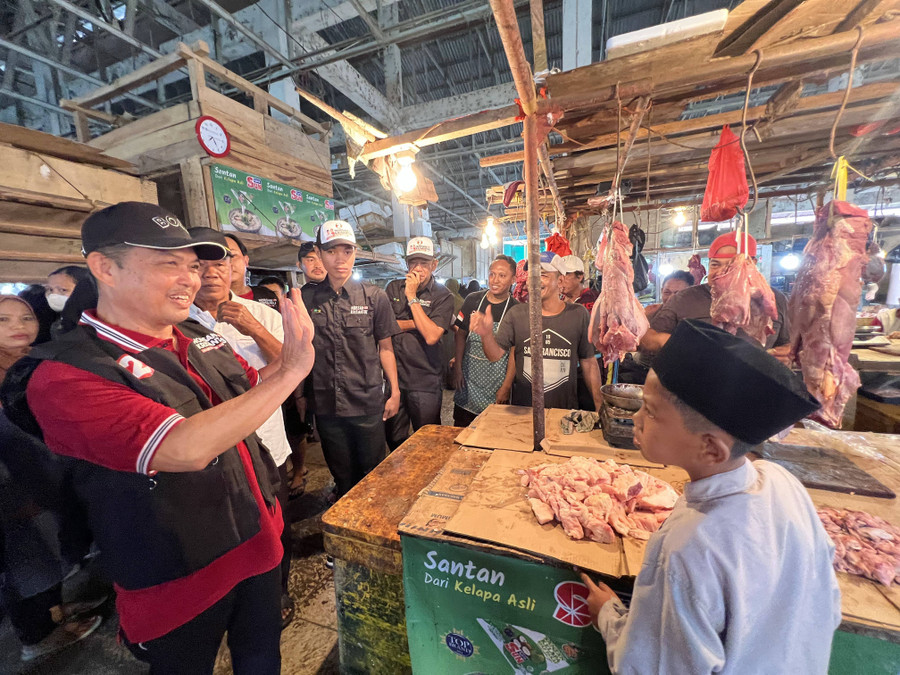 Blusukan ke Pasar Masuka Sintang, Ria Norsan Dorong Penataan Infrastruktur Pasar - kumparan.com