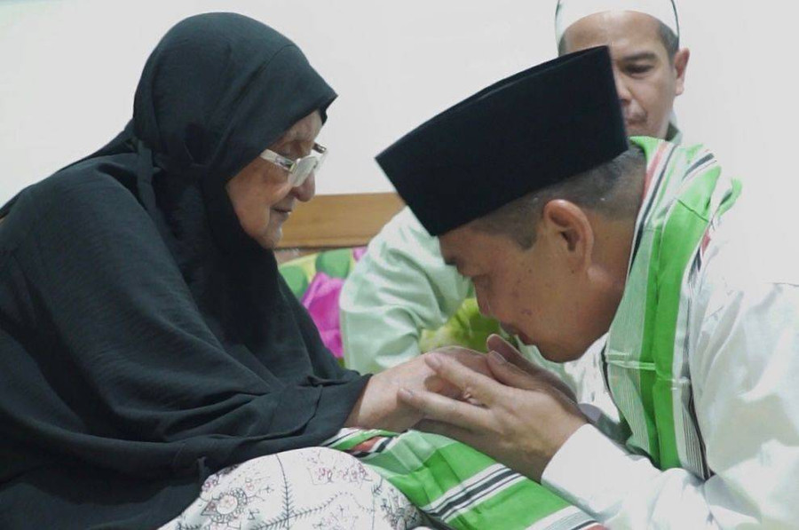 Mengenal Lebih Dekat Sosok Ria Norsan, Kerap Cium Tangan Orang Lebih Tua - kumparan.com