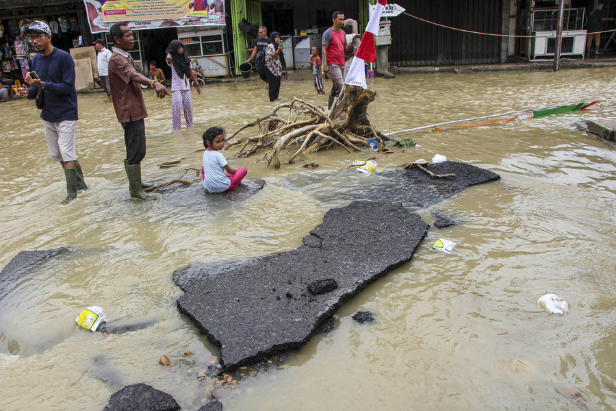 Foto: Kabupaten Aceh Tamiang Terendam Banjir Imbas Tanggul Sungai Jebol - kumparan.com