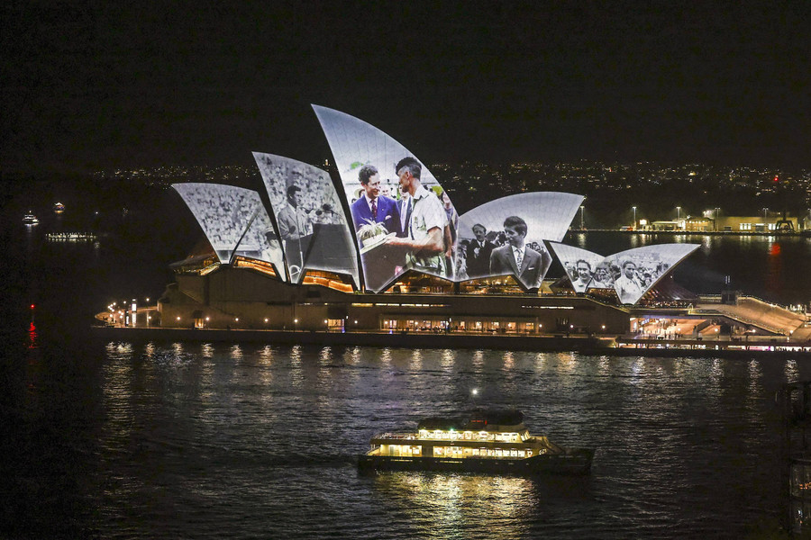Foto: Opera House Dipasang Video Mapping Sambut Kedatangan Raja Charles - kumparan.com