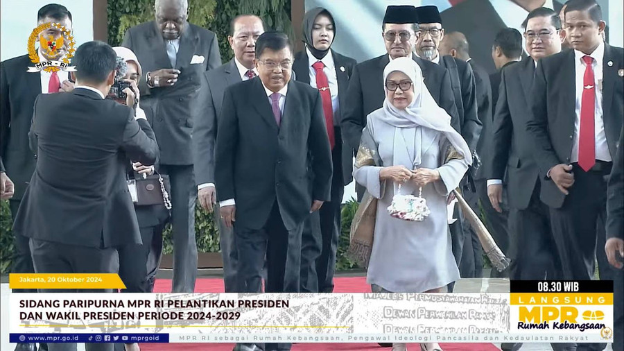 JK & Istri Tiba di Kompleks Parlemen Senayan, Hadiri Pelantikan Prabowo-Gibran - kumparan.com