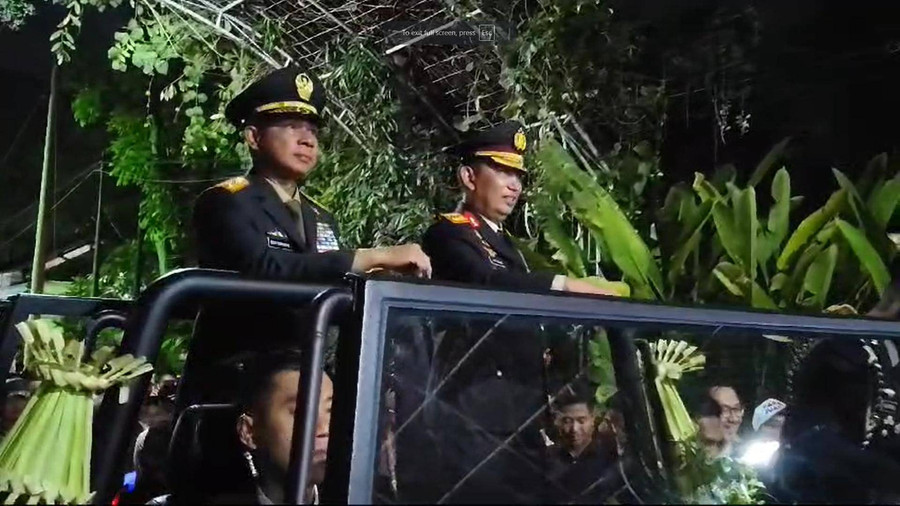 Momen Kapolri dan Panglima Kawal Kepulangan Jokowi hingga Sampai Rumah di Solo - kumparan.com