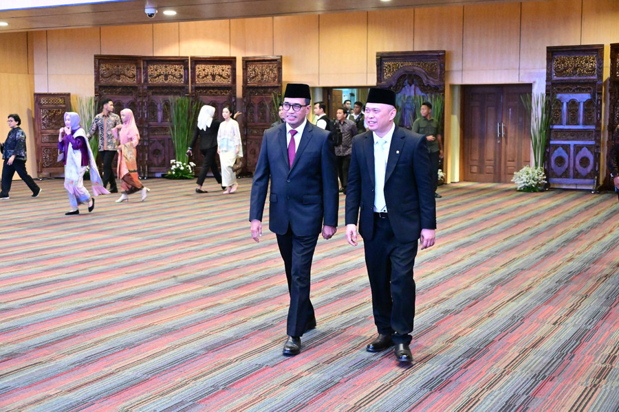 Budi Karya Serah Terima Jabatan dengan Menhub Dudy Purwagandhi