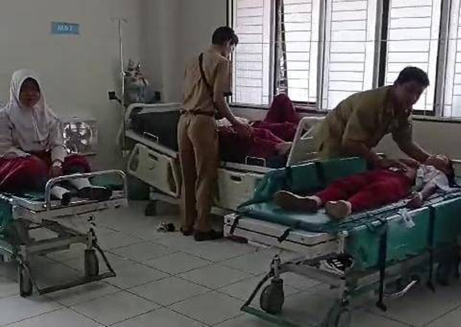 Sejumlah Siswa SD di Bandar Lampung Diduga Keracunan Usai Makan Jajanan Warung - kumparan.com