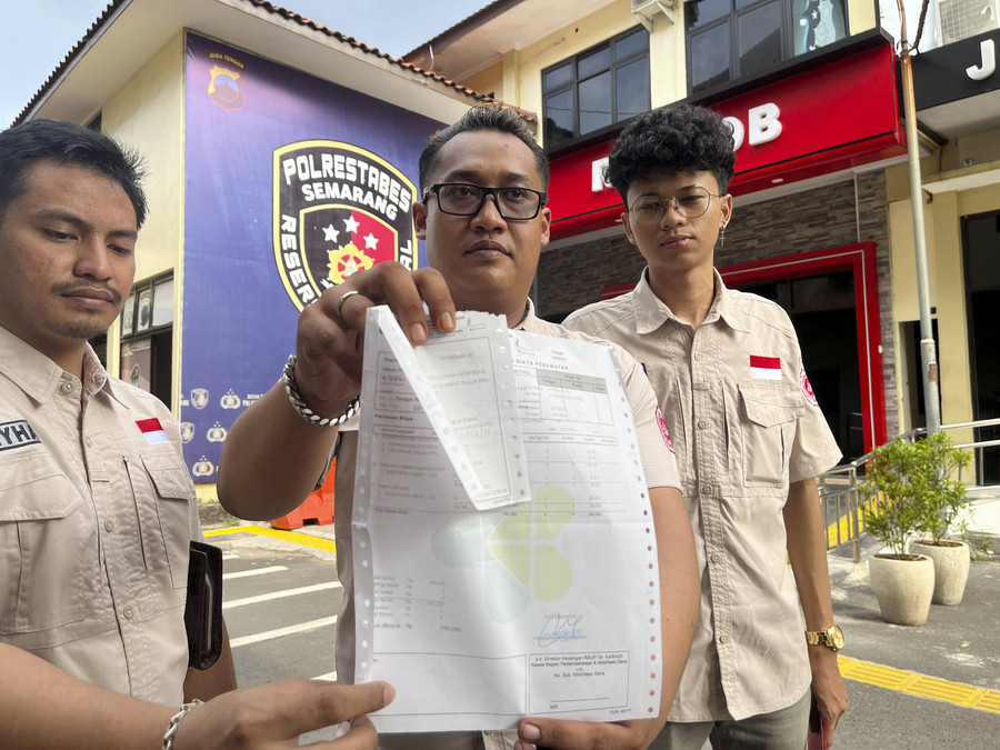 Satpol PP Semarang Dipolisikan Pedagang Kaki Lima yang Lapaknya Ditertibkan - kumparan.com