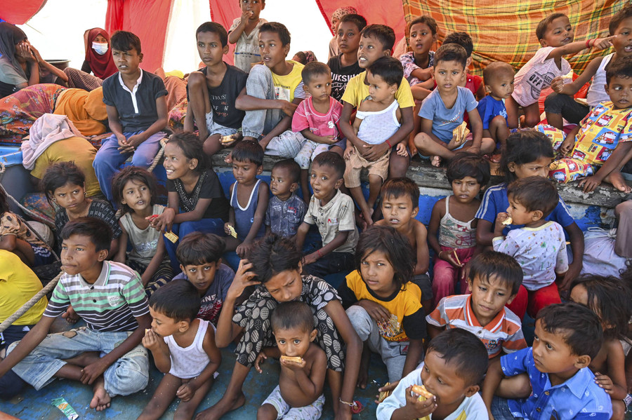Foto: Wajah Anak-anak Pengungsi Rohingya di Lepas Pantai Aceh - kumparan.com