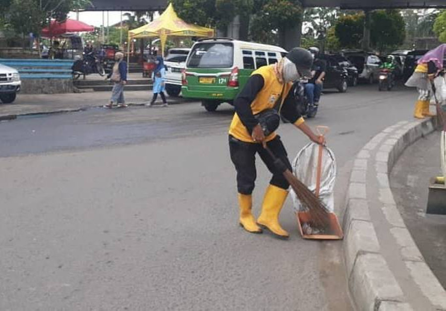 1.400 Petugas Kebersihan Palembang Belum Terima Gaji - kumparan.com