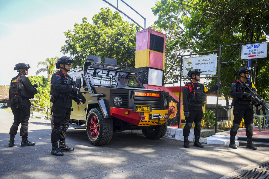 Foto: TNI-Polri Berjaga Jelang Pembekalan Menteri di Akmil Magelang - kumparan.com