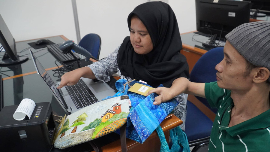 Gunakan Aplikasi Berbasis Teknologi, UMKM di Surabaya Siap Naik Kelas - kumparan.com