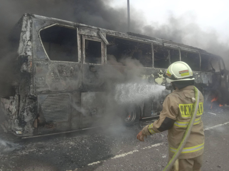 Bus Pariwisata yang Angkut Puluhan Anak TK Terbakar di Tol Wiyoto Wiyono - kumparan.com