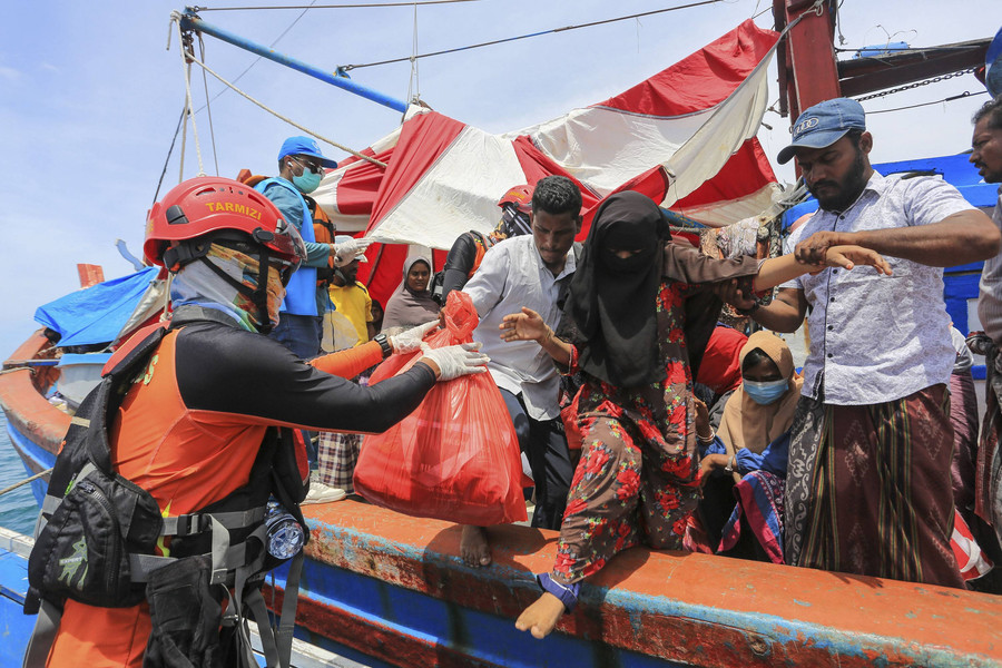 Warga Tolak 153 Rohingya yang Akan Masuk Rumah Detensi Deli Serdang - kumparan.com