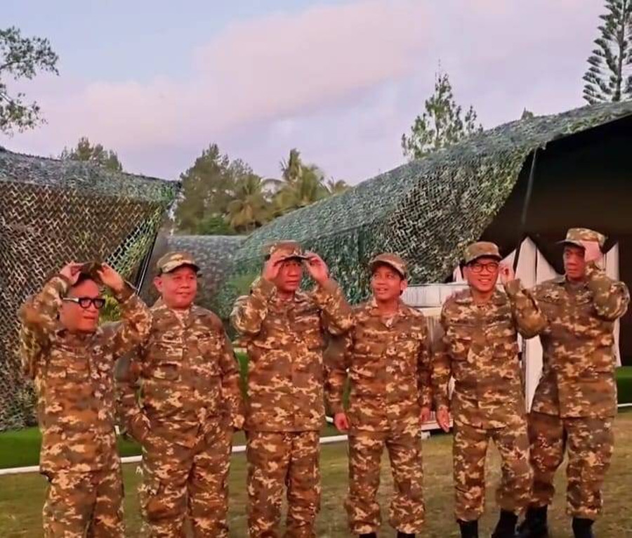 Retreat di Akmil, Para Menteri Mulai Latihan Baris Berbaris - kumparan.com