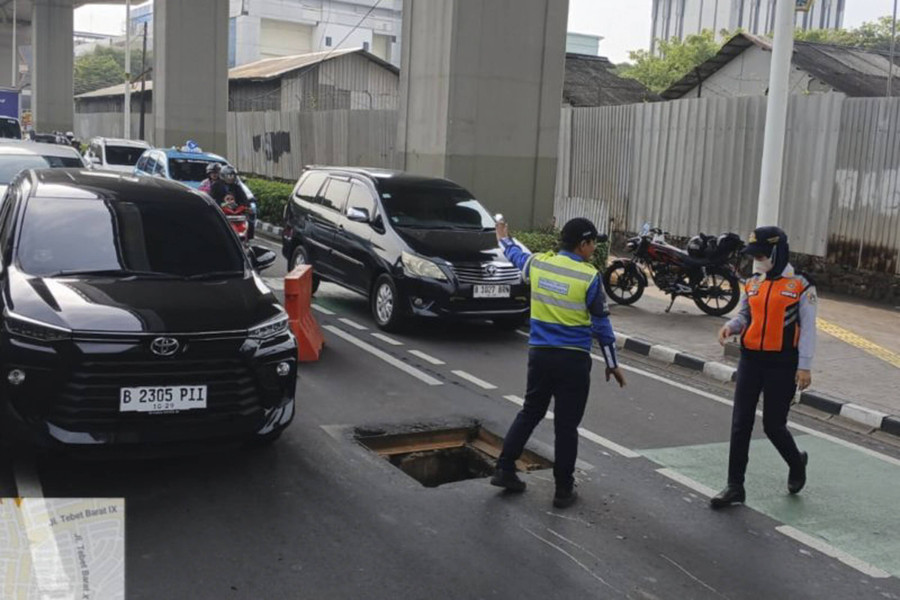 Dinas Bina Marga Jaksel Pasang Lagi Tutup Gorong-gorong yang Hilang Dicuri - kumparan.com