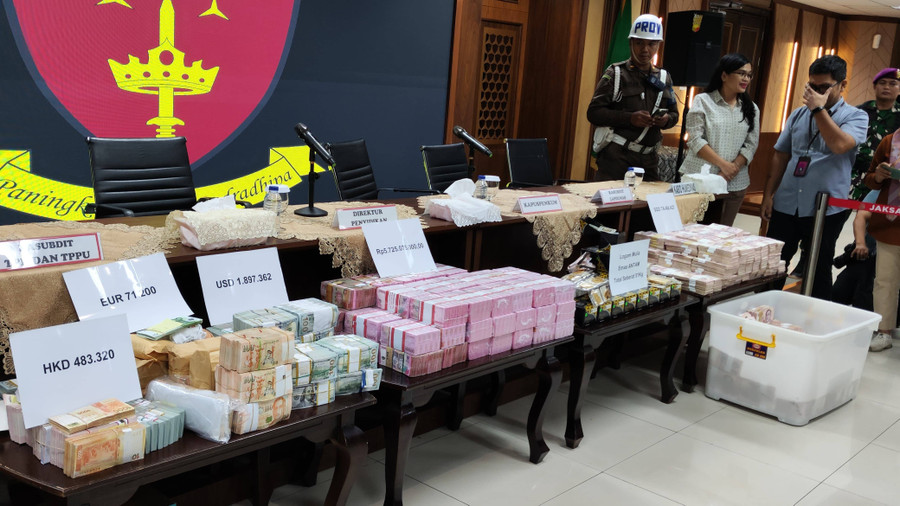 Kejagung Pamerkan Uang Hampir 1 Triliun dan Emas 51 Kg Kasus Vonis Ronald Tannur - kumparan.com