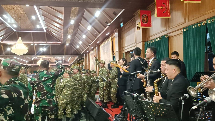 Momen Kabinet Prabowo Bernyanyi dan Berjoget Bersama Usai Makan Malam di Akmil - kumparan.com