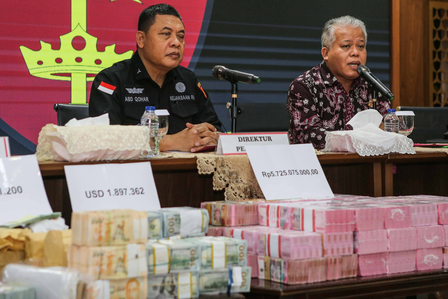 Kejagung Sebut Zarof Ricar Kumpulkan Hampir Rp 1 T Sejak 2012, Lupa dari Siapa - kumparan.com