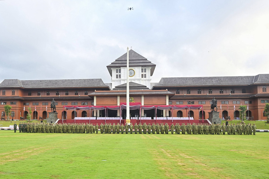 Momen Menteri-Kepala Badan Kabinet Merah Putih Kompak Naik Lembah Tidar Akmil - kumparan.com